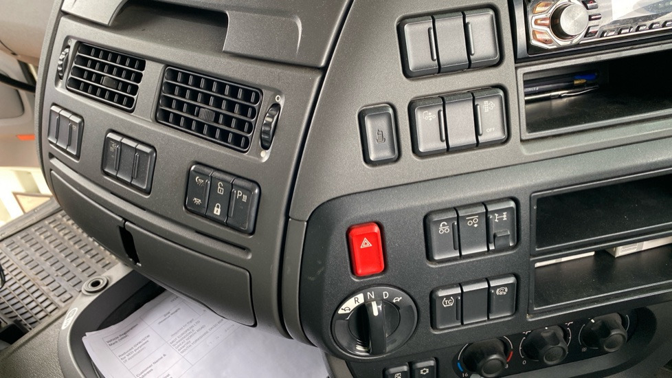 Cabeza tractora DAF XF 460: foto 11