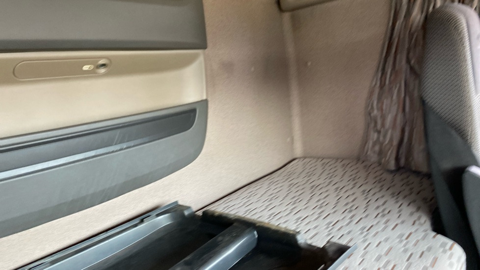 Cabeza tractora DAF XF 460: foto 28