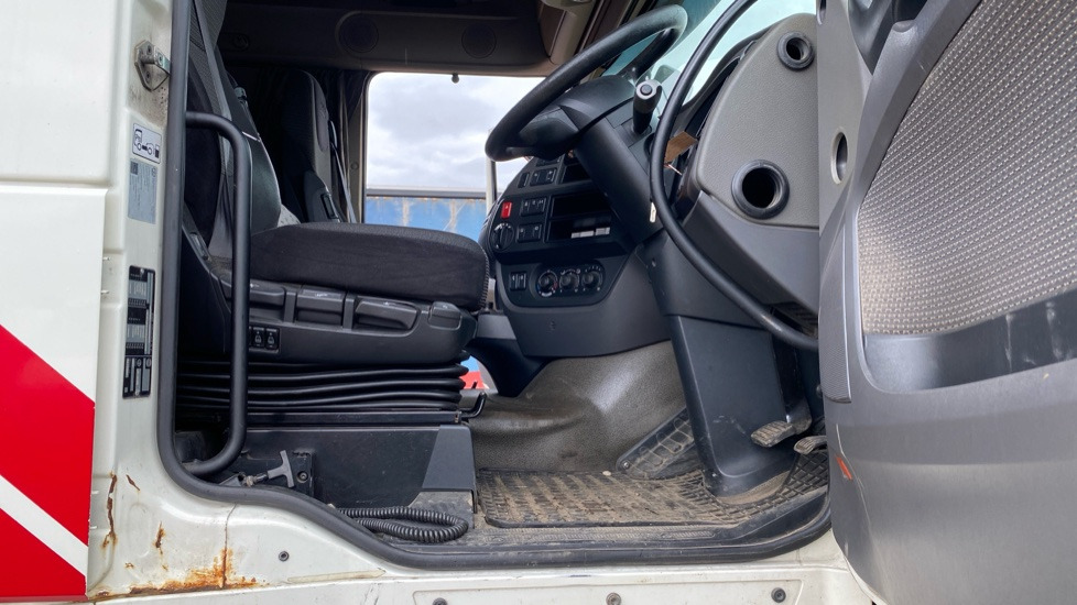 Cabeza tractora DAF XF 460: foto 8