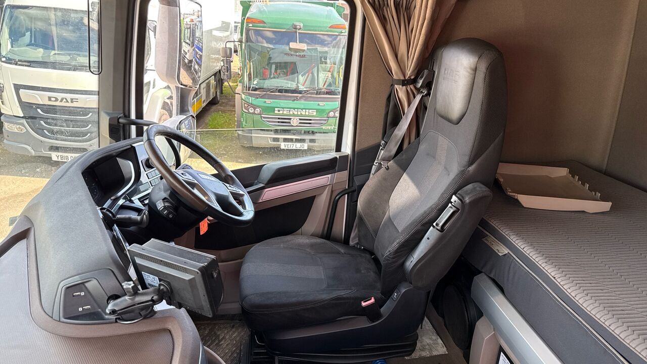 Cabeza tractora DAF XG + 530: foto 22