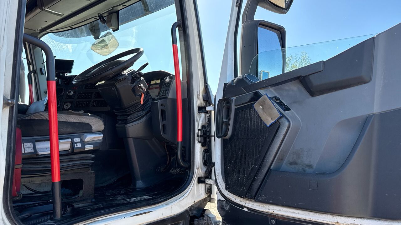 RENAULT T 460 - Cabeza tractora: foto 5 RENAULT T 460 - Cabeza tractora: foto 5