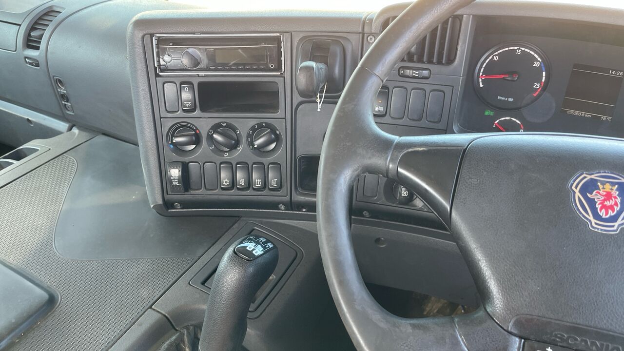 Cabeza tractora SCANIA P 360: foto 7