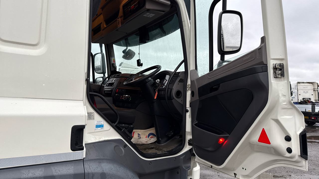 DAF CF 260 - Camión lona: foto 5 DAF CF 260 - Camión lona: foto 5