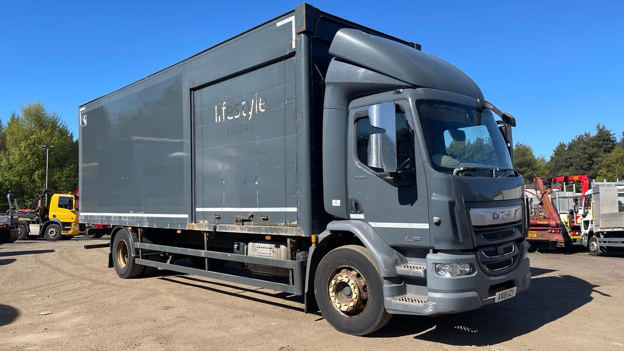 DAF LF 230 - Camión caja cerrada: foto 1 DAF LF 230 - Camión caja cerrada: foto 1