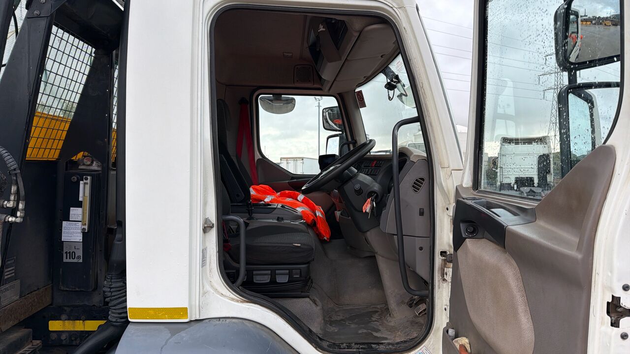 DAF LF - Portacontenedor de cadenas camión: foto 5 DAF LF - Portacontenedor de cadenas camión: foto 5