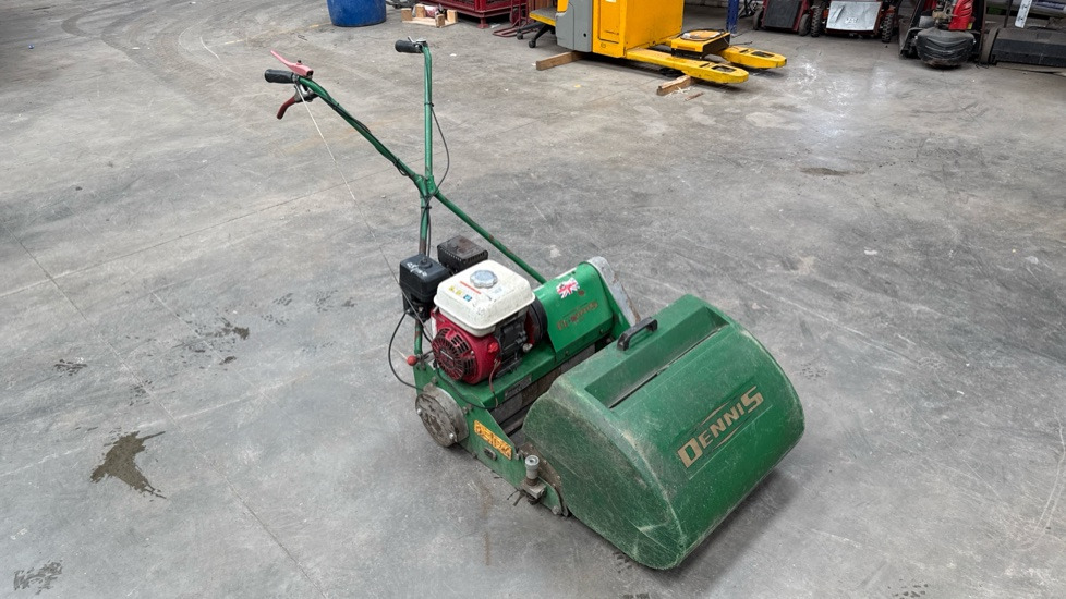 DENNIS FT510 PEDESTRIAN CYLINDER MOWER, NO UNIT, GRASS BOX - Equipo de construcción: foto 1 DENNIS FT510 PEDESTRIAN CYLINDER MOWER, NO UNIT, GRASS BOX - Equipo de construcción: foto 1