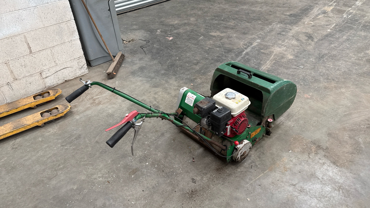 DENNIS FT510 PEDESTRIAN CYLINDER MOWER WITH 5K UNIT AND GRASS BOX - Equipo de construcción: foto 1 DENNIS FT510 PEDESTRIAN CYLINDER MOWER WITH 5K UNIT AND GRASS BOX - Equipo de construcción: foto 1