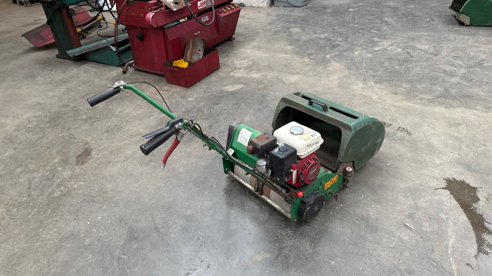 DENNIS FT510 PEDESTRIAN CYLINDER MOWER WITH 5K UNIT AND GRASS BOX - Equipo de construcción: foto 4 DENNIS FT510 PEDESTRIAN CYLINDER MOWER WITH 5K UNIT AND GRASS BOX - Equipo de construcción: foto 4