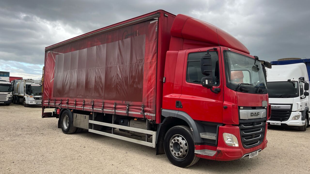 Daf CF 230 - Camión lona: foto 1 Daf CF 230 - Camión lona: foto 1