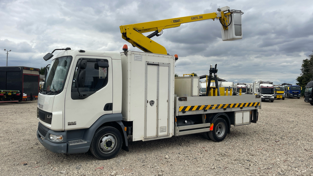 Daf LF 45.150 - Camión con plataforma elevadora: foto 2 Daf LF 45.150 - Camión con plataforma elevadora: foto 2