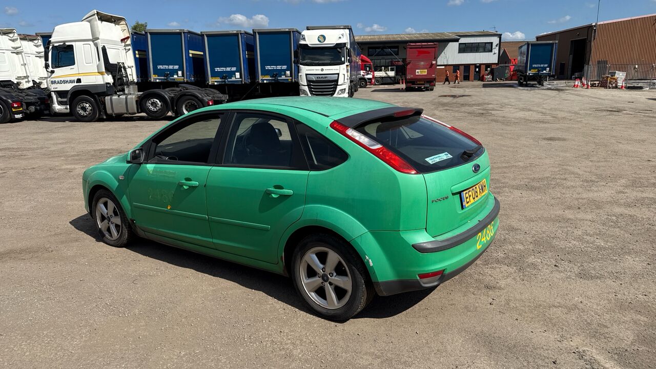 FORD FOCUS 1.8 TDCi Zetec - Hatchback: foto 3 FORD FOCUS 1.8 TDCi Zetec - Hatchback: foto 3