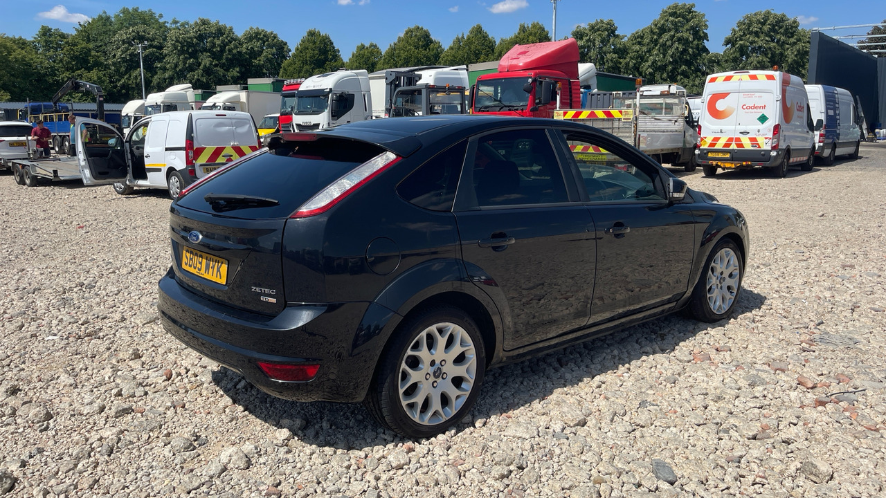 FORD FOCUS 115 1.8 TDCI - Hatchback: foto 4 FORD FOCUS 115 1.8 TDCI - Hatchback: foto 4