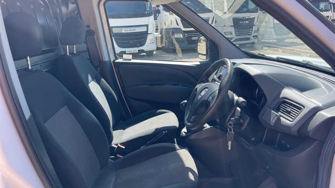 Fiat Doblo 1.3 MULTIJET 16V 95PS - Furgoneta pequeña: foto 5 Fiat Doblo 1.3 MULTIJET 16V 95PS - Furgoneta pequeña: foto 5
