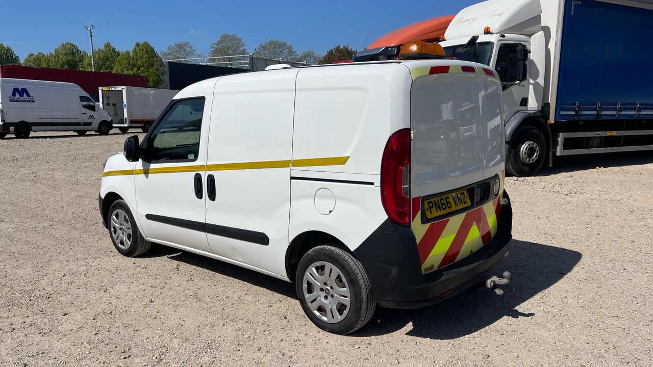 Fiat Doblo 1.3 MULTIJET 16V 95PS - Furgoneta pequeña: foto 3 Fiat Doblo 1.3 MULTIJET 16V 95PS - Furgoneta pequeña: foto 3