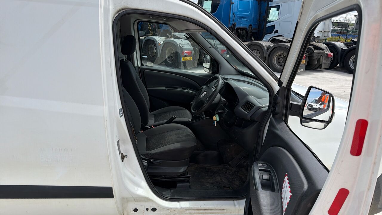Fiat Doblo 1.6 Multijet 16V SX Van Start Stop - Furgoneta pequeña: foto 5 Fiat Doblo 1.6 Multijet 16V SX Van Start Stop - Furgoneta pequeña: foto 5