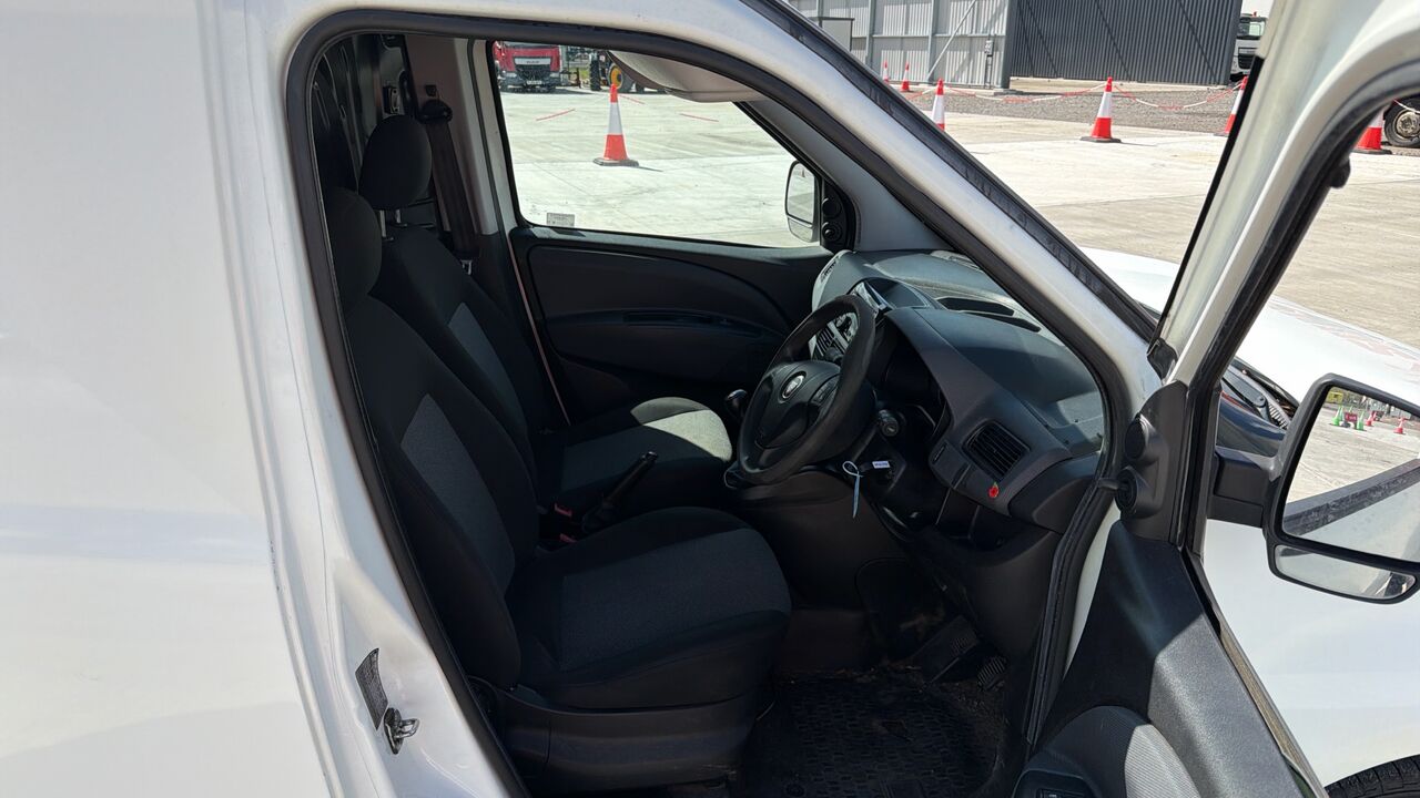 Fiat Doblo II 1.3 MULTIJET 16V 95PS - Furgoneta pequeña: foto 5 Fiat Doblo II 1.3 MULTIJET 16V 95PS - Furgoneta pequeña: foto 5