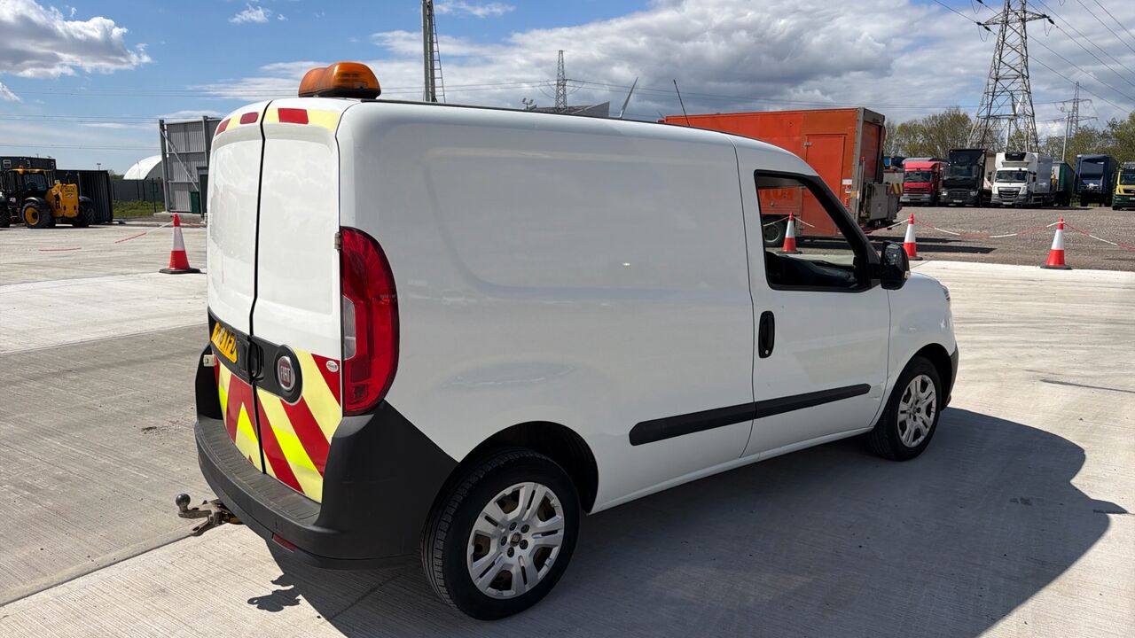 Fiat Doblo II 1.3 MULTIJET 16V 95PS - Furgoneta pequeña: foto 4 Fiat Doblo II 1.3 MULTIJET 16V 95PS - Furgoneta pequeña: foto 4