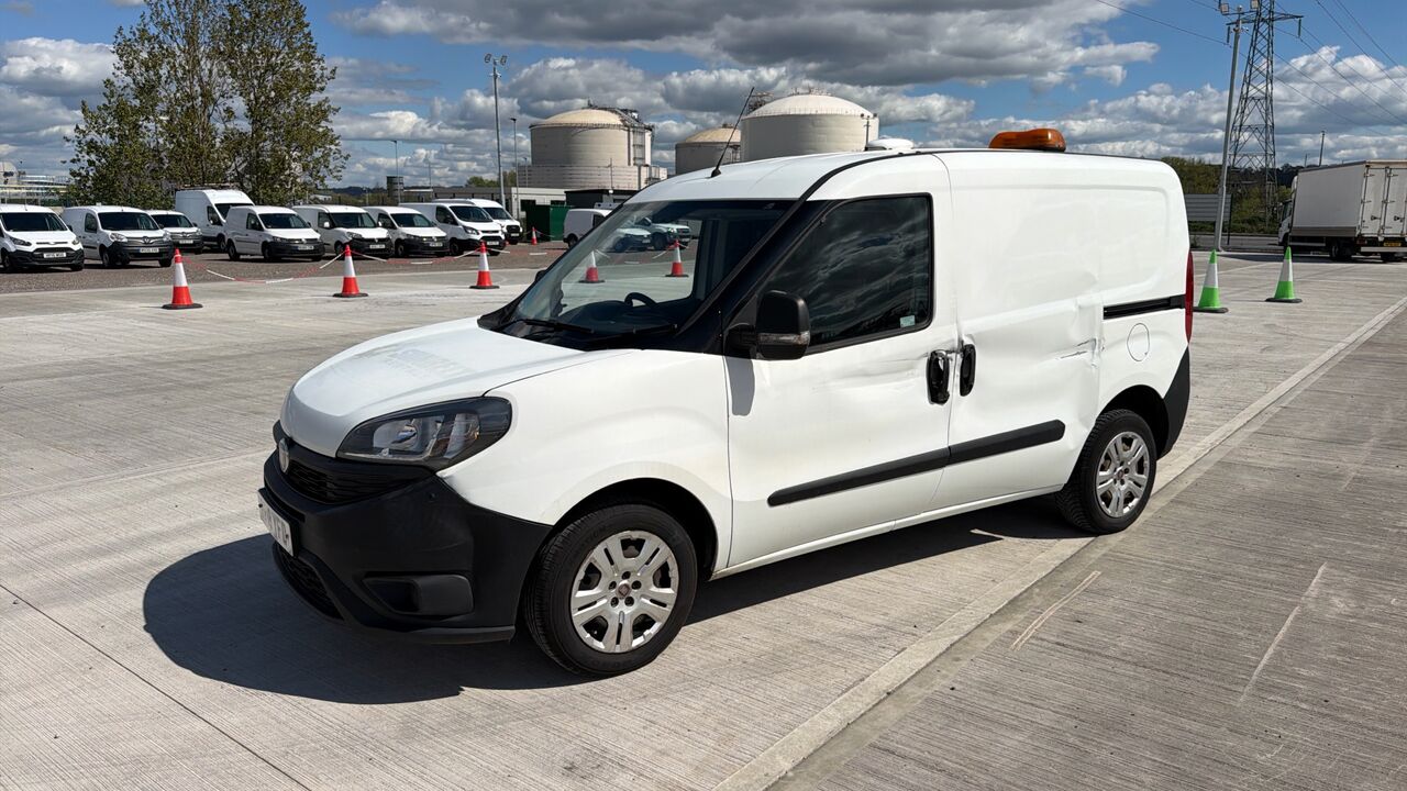 Fiat Doblo II 1.3 MULTIJET 16V 95PS - Furgoneta pequeña: foto 2 Fiat Doblo II 1.3 MULTIJET 16V 95PS - Furgoneta pequeña: foto 2