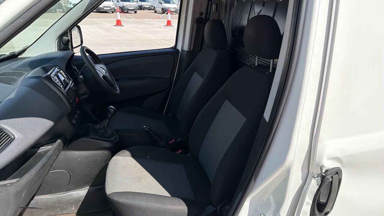 Furgoneta pequeña Fiat Doblo II 1.3 MULTIJET 16V 95PS: foto 11