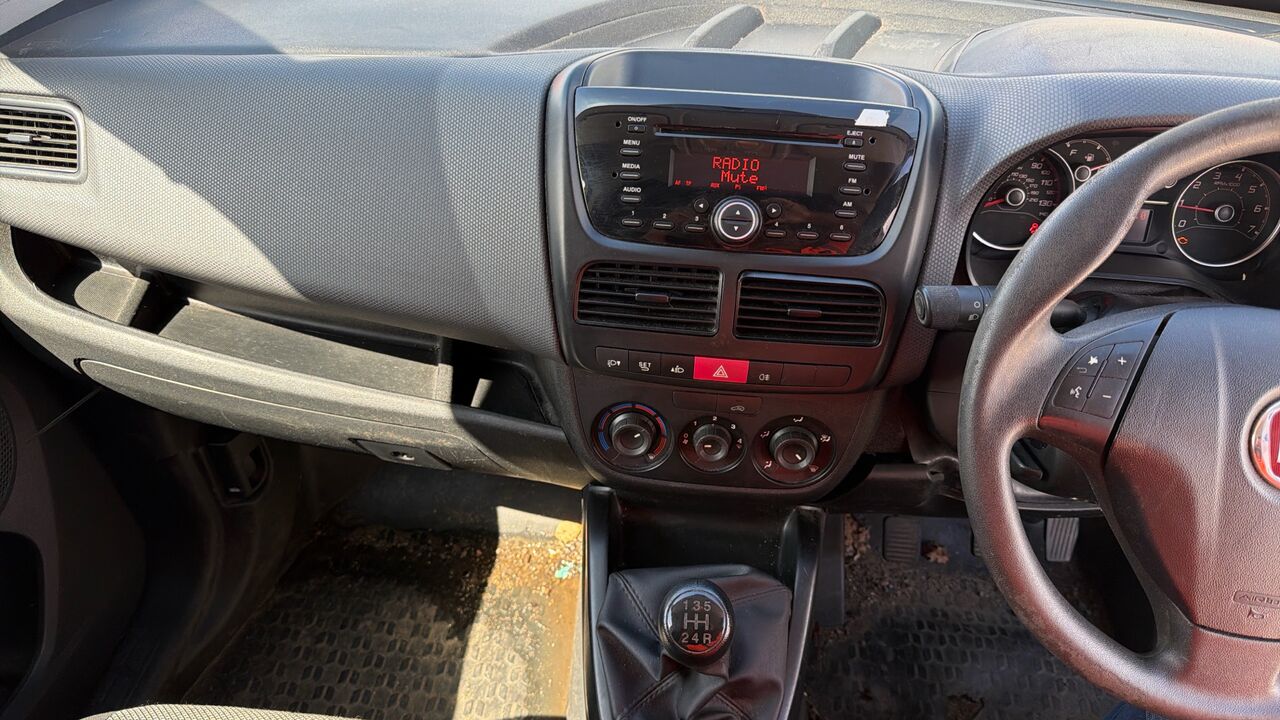 Furgoneta pequeña Fiat Doblo II 1.3 MULTIJET 16V 95PS: foto 7