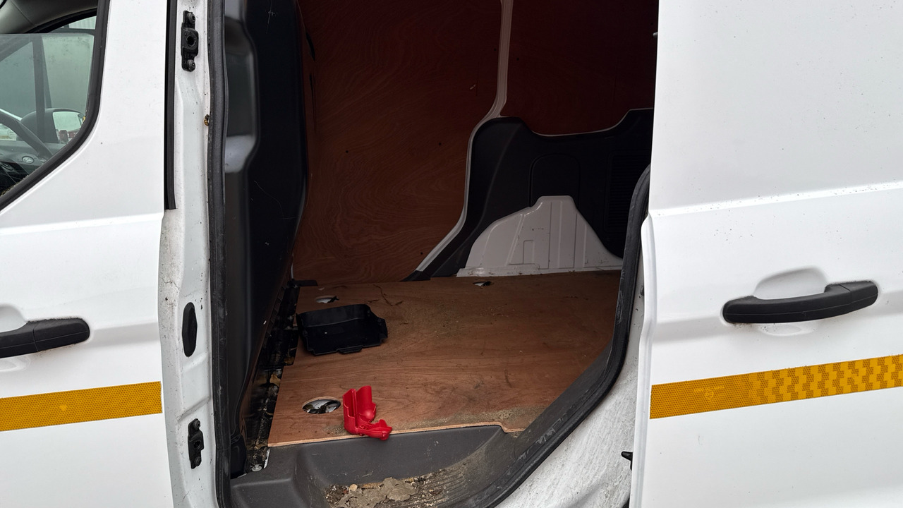 Furgoneta pequeña Ford Transit Connect 200 1.5 EcoBlue 75ps: foto 14