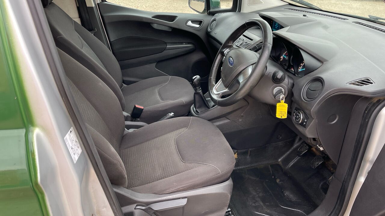 Ford Transit Courier 1.5 TDCI - Furgoneta pequeña: foto 5 Ford Transit Courier 1.5 TDCI - Furgoneta pequeña: foto 5