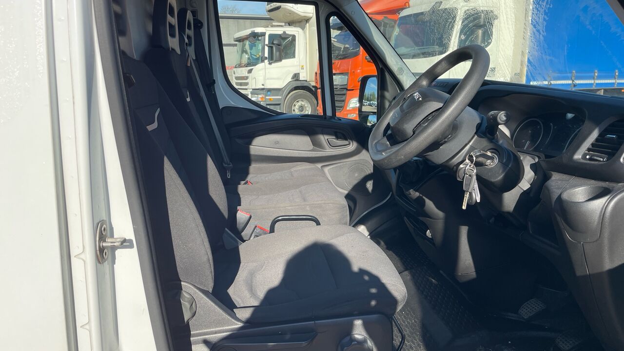 IVECO DAILY 35-140 - Furgón: foto 5 IVECO DAILY 35-140 - Furgón: foto 5