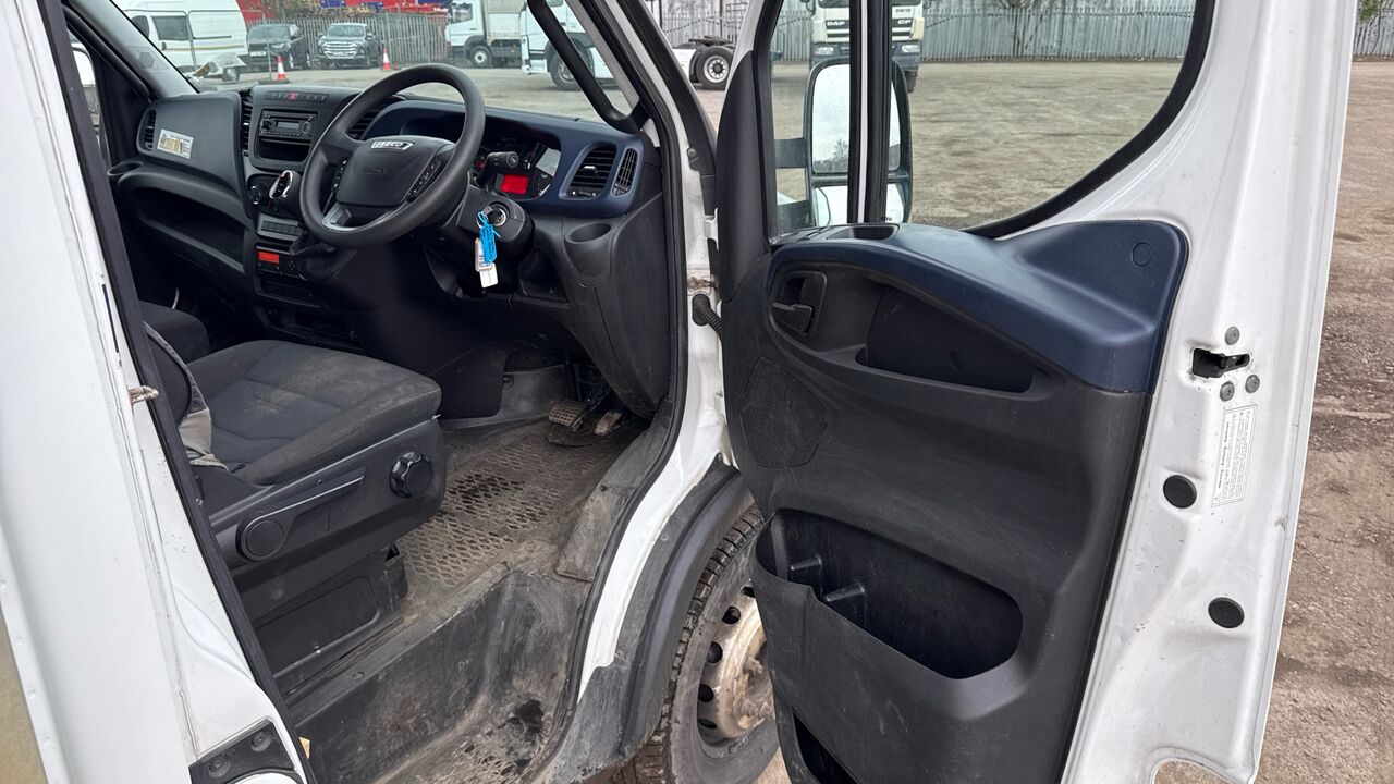 IVECO DAILY 70C18 - Camión caja cerrada: foto 5 IVECO DAILY 70C18 - Camión caja cerrada: foto 5