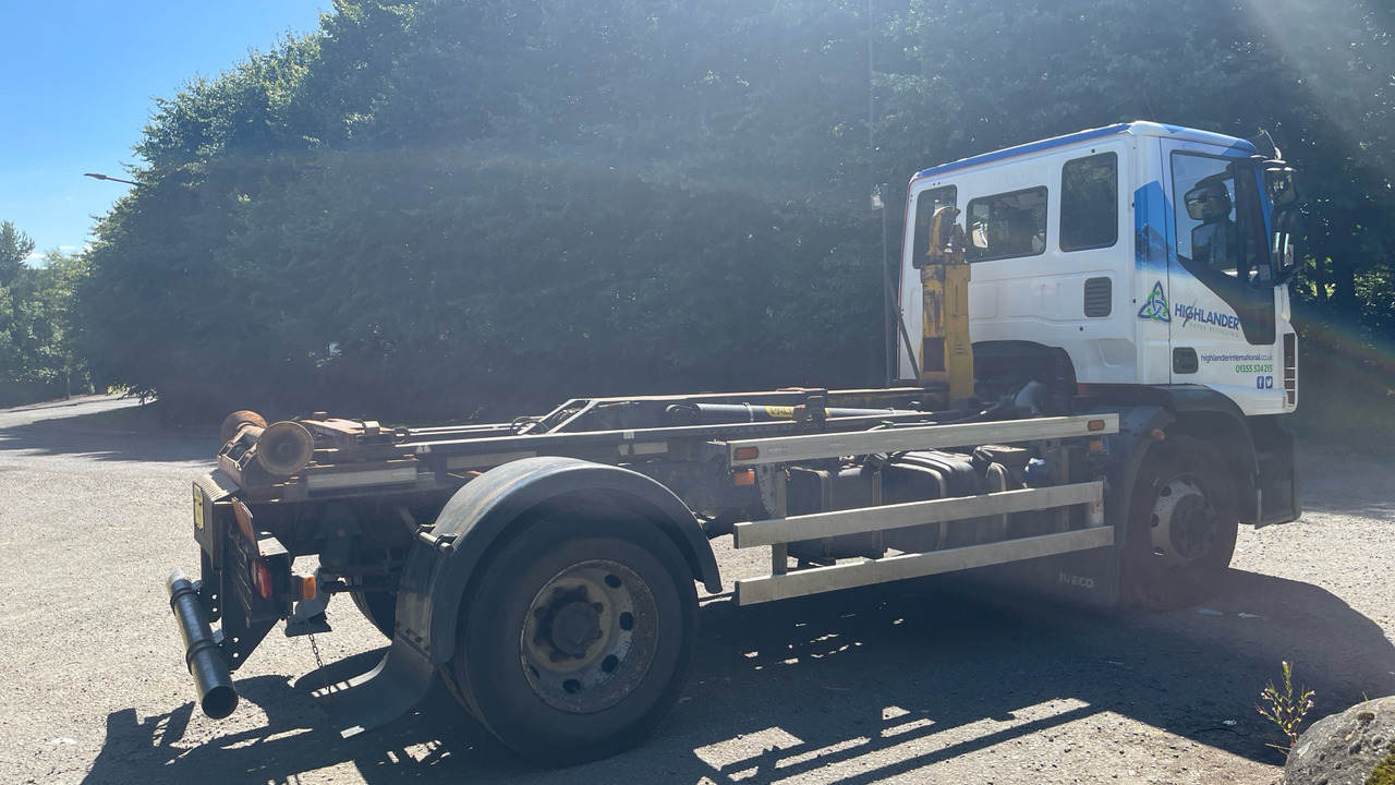 IVECO EUROCARGO 140E19K - Portacontenedor de cadenas camión: foto 4 IVECO EUROCARGO 140E19K - Portacontenedor de cadenas camión: foto 4