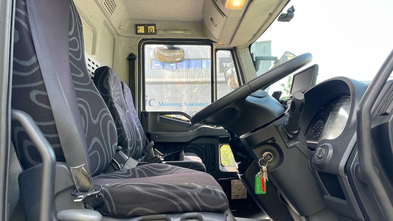 IVECO EUROCARGO 180E25 - Portavehículos camión: foto 5 IVECO EUROCARGO 180E25 - Portavehículos camión: foto 5