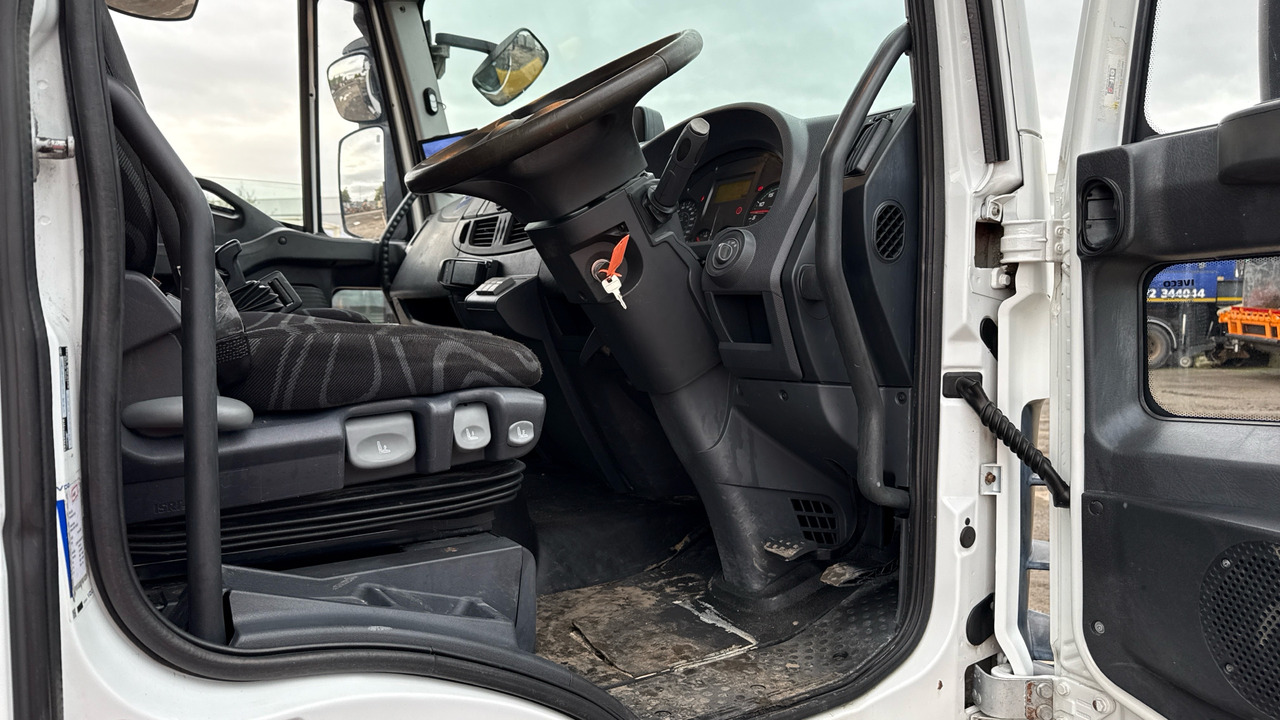 IVECO EUROCARGO 180E25 - Camión caja abierta, Camión grúa: foto 5 IVECO EUROCARGO 180E25 - Camión caja abierta, Camión grúa: foto 5