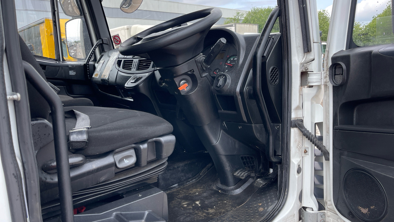 Iveco Eurocargo 75-160 - Camión caja cerrada: foto 5 Iveco Eurocargo 75-160 - Camión caja cerrada: foto 5