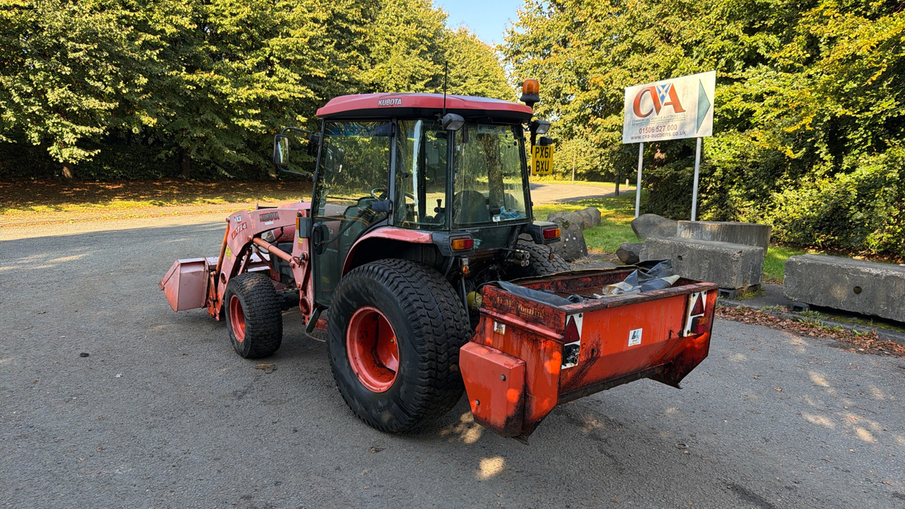 KUBOTA 4240 - Tractor: foto 4 KUBOTA 4240 - Tractor: foto 4