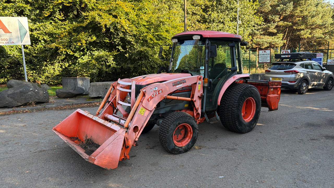 KUBOTA 4240 - Tractor: foto 2 KUBOTA 4240 - Tractor: foto 2