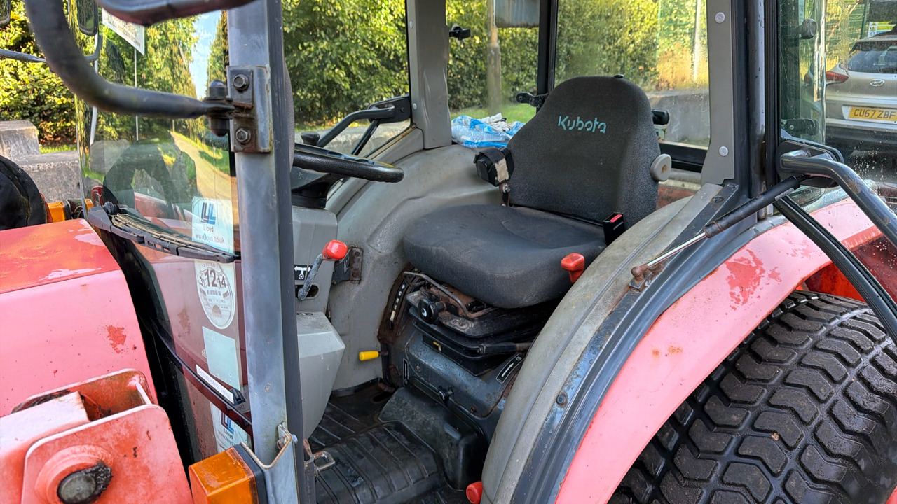 KUBOTA 4240 - Tractor: foto 5 KUBOTA 4240 - Tractor: foto 5