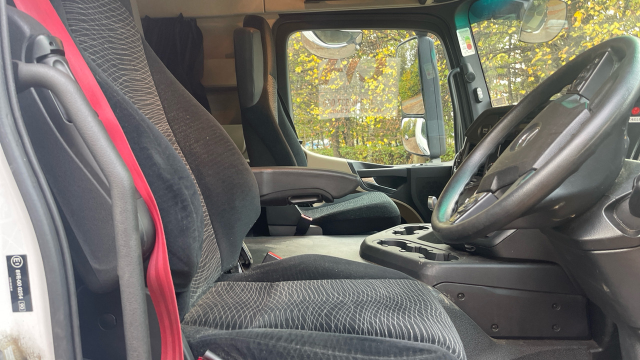 MERCEDES-BENZ ACTROS 1824 - Camión caja cerrada: foto 5 MERCEDES-BENZ ACTROS 1824 - Camión caja cerrada: foto 5