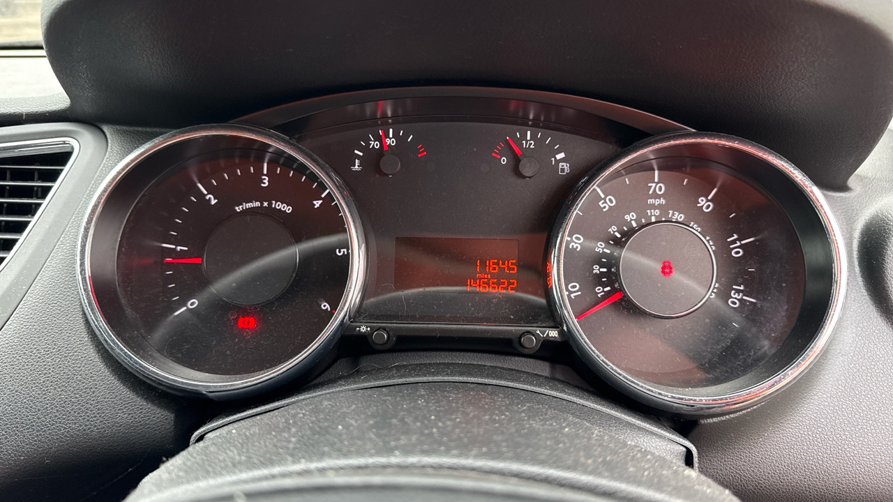 Coche PEUGEOT 5008 2.0 HDI 150PS: foto 6 Coche PEUGEOT 5008 2.0 HDI 150PS: foto 6