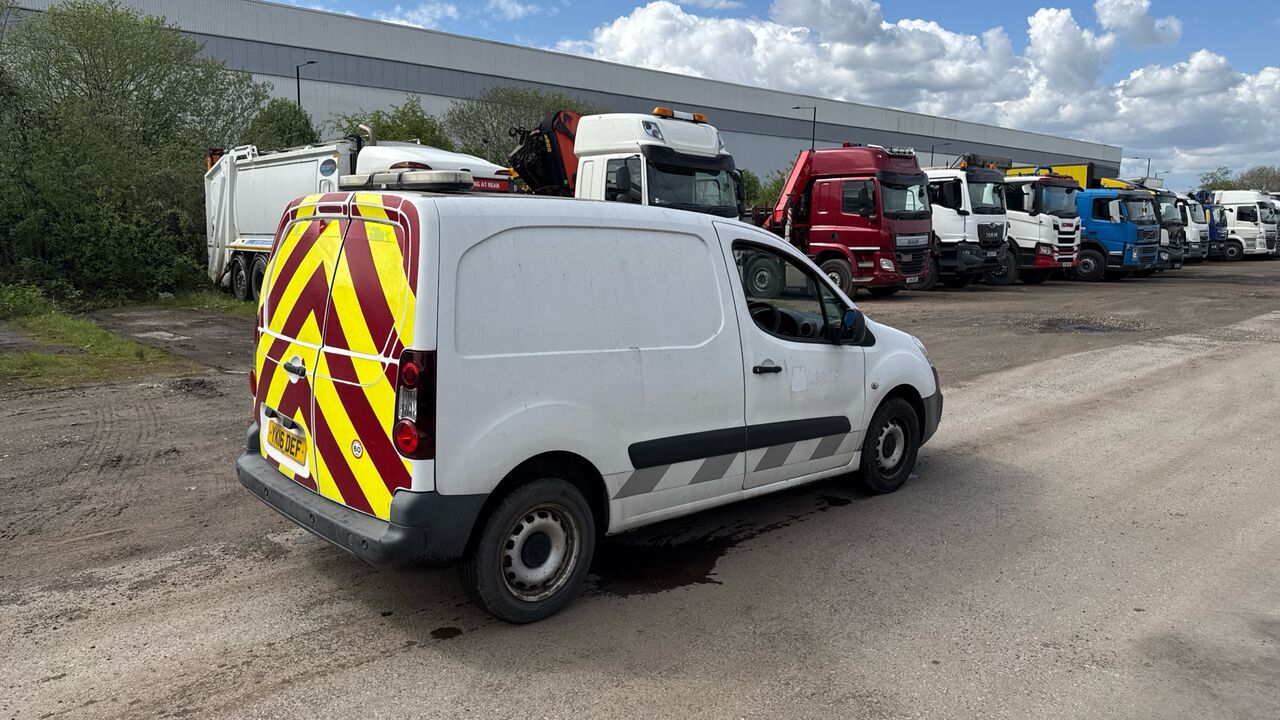 PEUGEOT PARTNER 850 S 1.6 BlueHDi 100PS - Furgoneta pequeña: foto 4 PEUGEOT PARTNER 850 S 1.6 BlueHDi 100PS - Furgoneta pequeña: foto 4