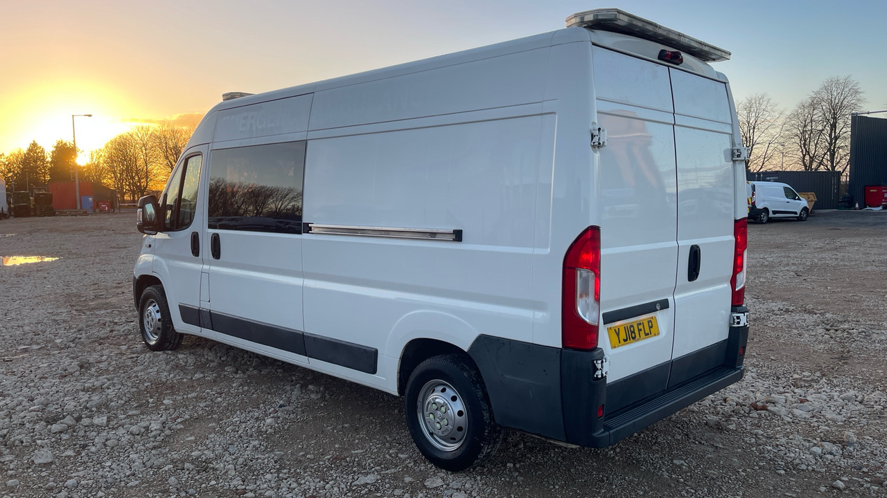 Peugeot Boxer 335 2.0 BLUE HDI 130PS - Furgoneta combi: foto 3 Peugeot Boxer 335 2.0 BLUE HDI 130PS - Furgoneta combi: foto 3