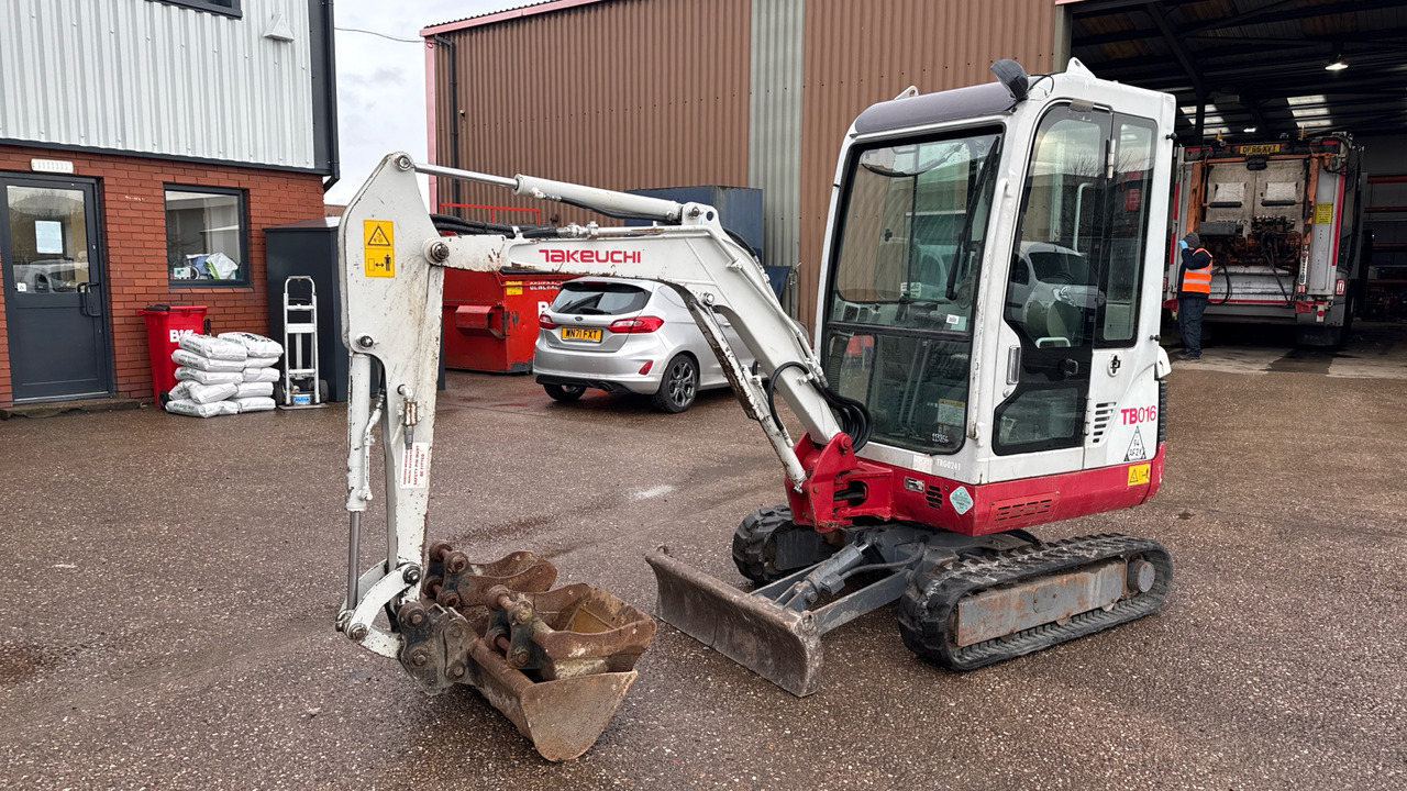 TAKEUCHI TB016 - Miniexcavadora: foto 1 TAKEUCHI TB016 - Miniexcavadora: foto 1