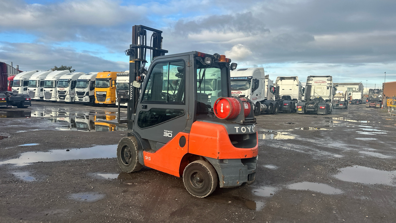 TOYOTA TONERO 30 - Carretilla elevadora de gas: foto 3 TOYOTA TONERO 30 - Carretilla elevadora de gas: foto 3