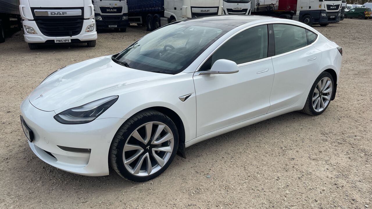 Tesla Model 3 - Sedan: foto 2 Tesla Model 3 - Sedan: foto 2