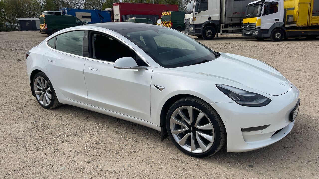 Tesla Model 3 - Sedan: foto 1 Tesla Model 3 - Sedan: foto 1