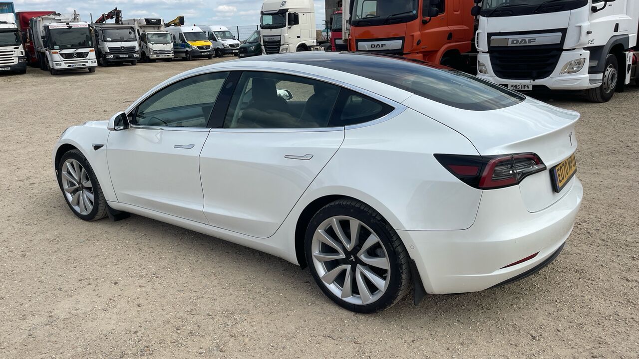 Tesla Model 3 - Sedan: foto 3 Tesla Model 3 - Sedan: foto 3