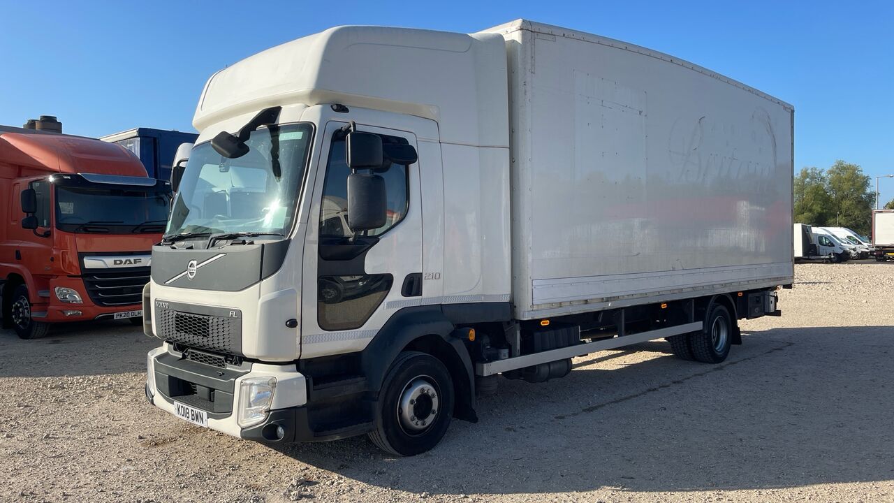 VOLVO FL 210 - Camión caja cerrada: foto 2 VOLVO FL 210 - Camión caja cerrada: foto 2