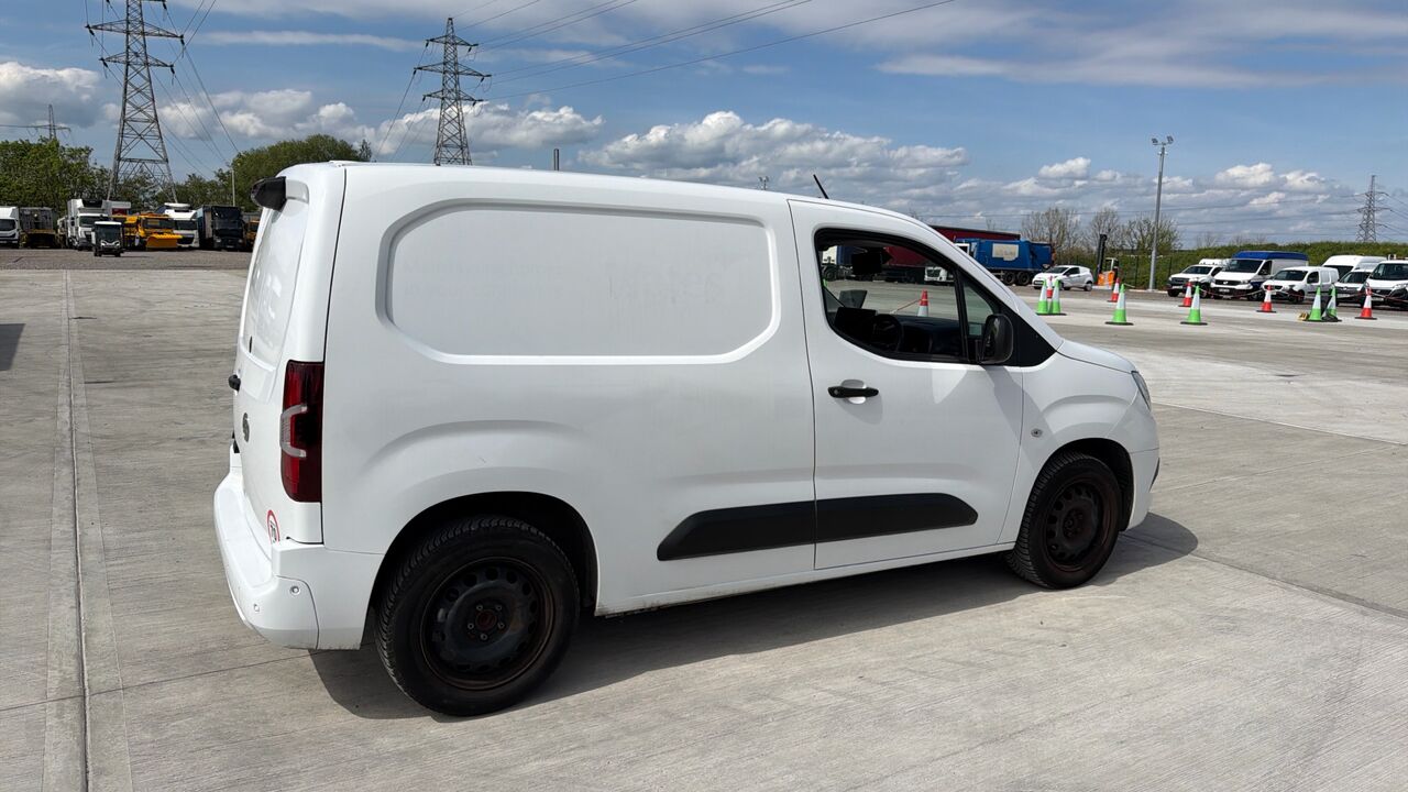 Vauxhall Combo Cargo 2000 1.5 Turbo 100ps - Furgoneta pequeña: foto 4 Vauxhall Combo Cargo 2000 1.5 Turbo 100ps - Furgoneta pequeña: foto 4