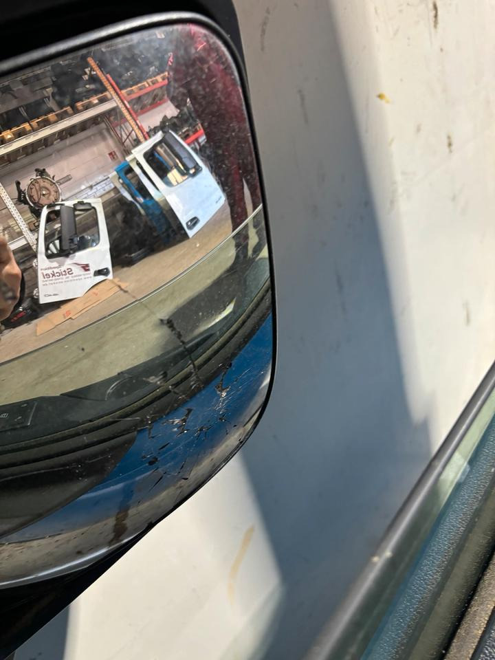 Puerta y piezas para Camión Actros MP4 Beifahrertür, Tür blau Spiegel, Innenverkleidung LN 06: foto 6