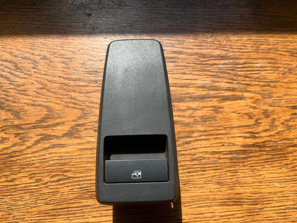 MAN Fensterheber Schalter 81258067095 - Ventana y piezas para Camión: foto 1 MAN Fensterheber Schalter 81258067095 - Ventana y piezas para Camión: foto 1