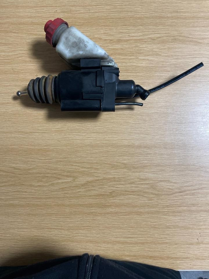 MAN Geberzylinder Kopplung WABCO 81.307006019 - Cilindro de embrague para Camión: foto 1 MAN Geberzylinder Kopplung WABCO 81.307006019 - Cilindro de embrague para Camión: foto 1