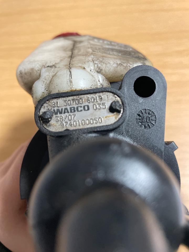MAN Geberzylinder Kopplung WABCO 81.307006019 - Cilindro de embrague para Camión: foto 4 MAN Geberzylinder Kopplung WABCO 81.307006019 - Cilindro de embrague para Camión: foto 4